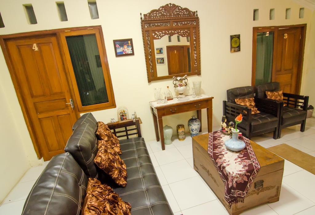 Pendopo Andari Homestay Yogyakarta Esterno foto